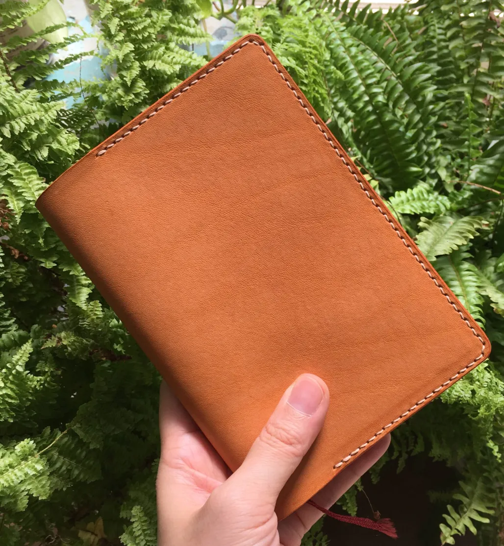 情人節禮物推薦5:A5、A6手縫皮革書套