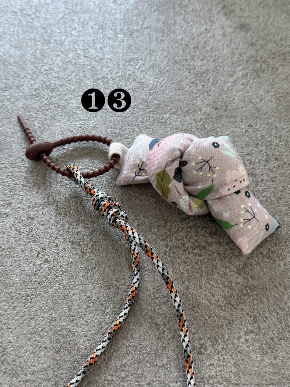 13 成品|暖心布作扭結吊飾▪附手作感小皮尺皮標▪