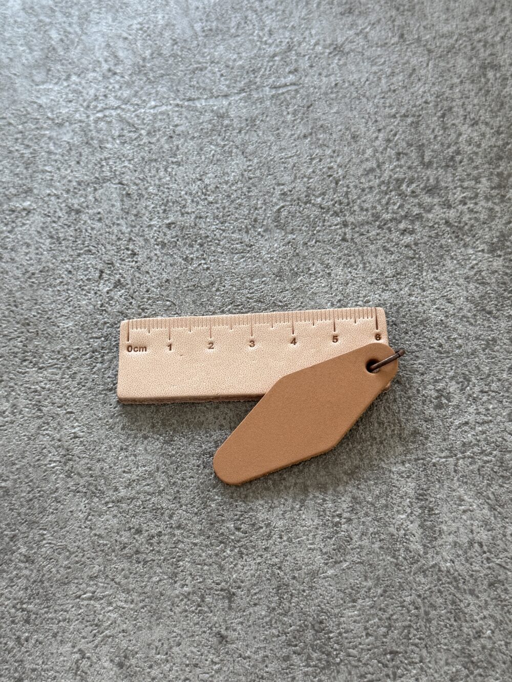 IMG_2833 成品|暖心布作扭結吊飾▪附手作感小皮尺皮標▪